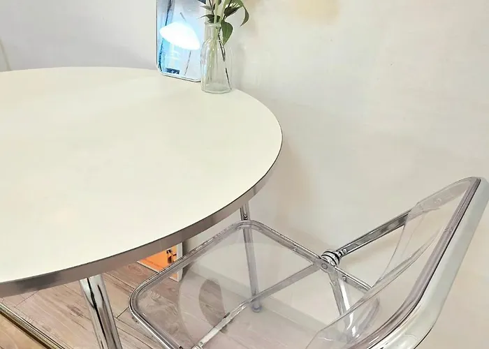 New Open! In Grace Hanna Stay, Seoul, Shillim Station 2mins, Airport Bus 2mins, Gangnam Hongik Unv' 20mins B&B *